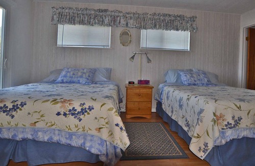 Gold Beach House | Book THANKSGIVING in this HOME ON the BEACH with private beach access & HOT TUB.