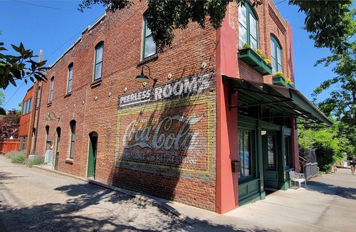 Historic Railroad District House | BookStayHop - Peerless Entire Hotel ~ Downtown Ashland