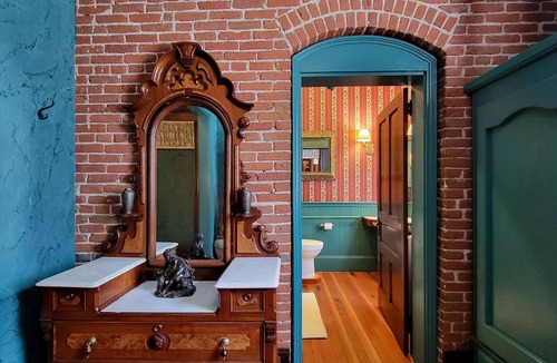 Historic Railroad District House | BookStayHop - Peerless Hotel ~ Guest Room 1 ~ Downtown Ashland