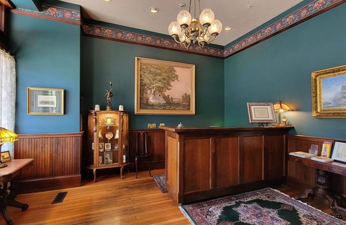 Historic Railroad District House | BookStayHop - Peerless Hotel ~ Guest Room 1 ~ Downtown Ashland
