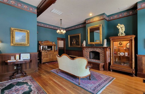 Historic Railroad District House | BookStayHop - Peerless Hotel ~ Guest Room 1 ~ Downtown Ashland