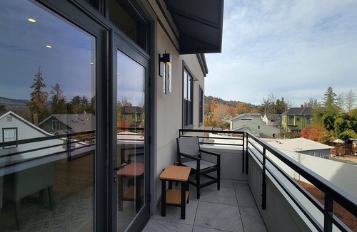 Historic Railroad District Condo | BookStayHop - Plaza North (201-203) Suites Trinity With Gorgeous Mountain Views