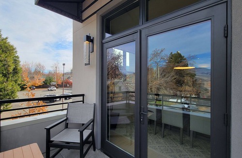 Historic Railroad District Condo | BookStayHop - Suite Alexander -Downtown with Gorgeous Mountain Views