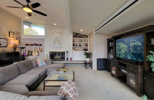 Grants Pass House | BookStayHop - The Scoville House- Pool, Gym, Gorgeous Outdoor Space!