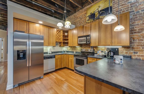 Bristol Apartment | BordertownLoft:WhereVA meets TN, SleekGetaway Park