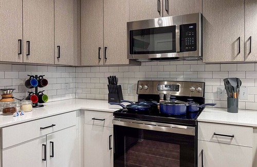 Boise Apartment | Botanicals & Cattle Vibes | Unique Vista Escape