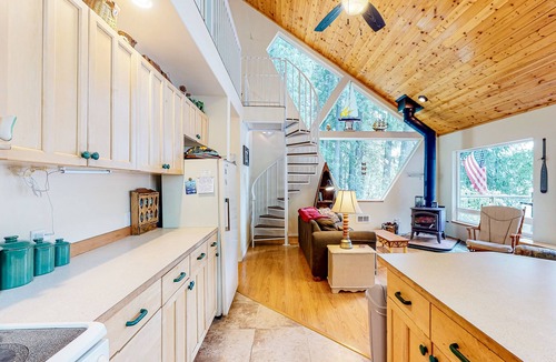 Sagle Cabin | Bottle Bay Bungalow | Lakefront cabin in Sagle with dock and wood stove