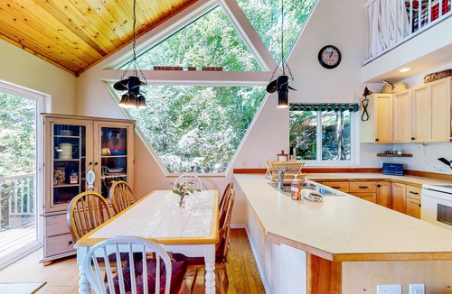 Sagle Cabin | Bottle Bay Bungalow | Lakefront cabin in Sagle with dock and wood stove