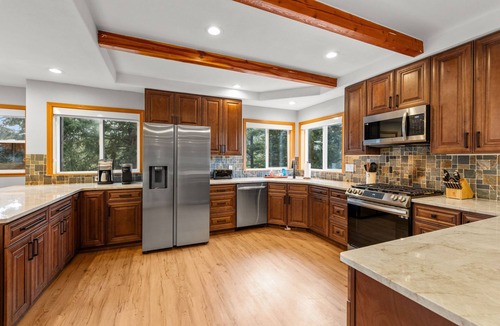 Sagle House | Bottle Bay View Lodge – 21-Acre Lakefront Retreat