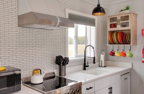 Athol Apartment | Bougie Barn 5 mi to Silverwood theme park!