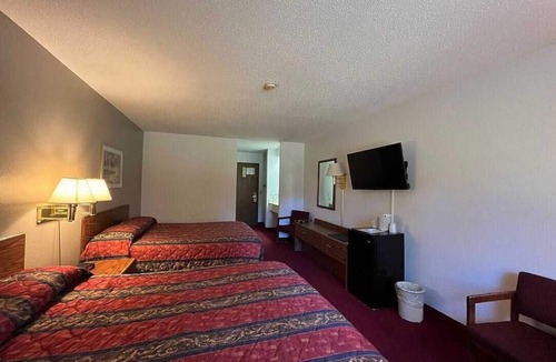 Boulder Junction Hotel | Boulder Bear Motor Lodge - Two Queen Beds 103 Front