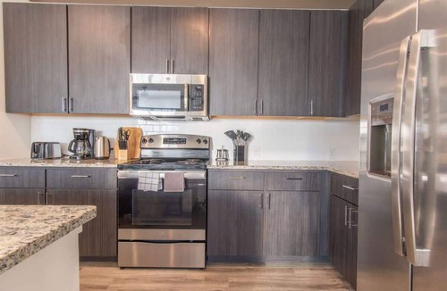 Middletown Apartment | Boulevard Stays Spacious 1BR Suite, Parking