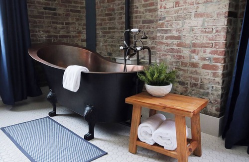 Jacksonville Hotel | Boutique 1 BR King Suite in historic Jacksonville. Walk to Britt Festival and wine tasting! Features a luxurious tub, comfortable king bed, and charming Inn details. Ideal for couples