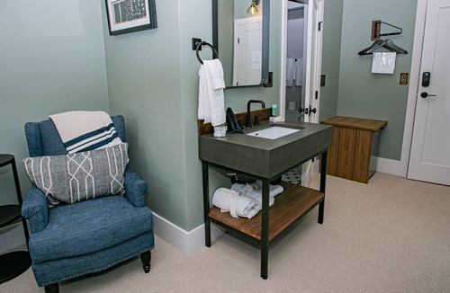 Jacksonville Hotel | Boutique 1 BR King Guest Room in historic Jacksonville, OR. Features a plush King bed, Nespresso machine, and charming Inn details. Perfect for a comfortable, walkable downtown escape.