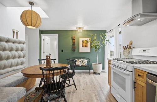 Finley House | Boutique 3 bedroom retreat with ensuite bathrooms, pool hall & fun amenities