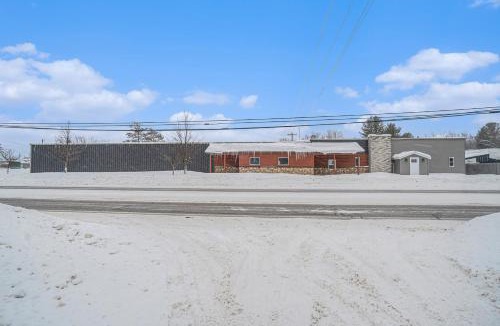 Lewiston House | Bowling Alley! Expansive Group Getaway in Lewiston