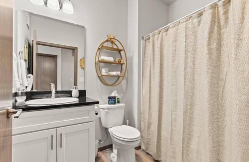 South Perry District Apartment | Brand New 2 Bed 2 Bath Near Perry District and DT