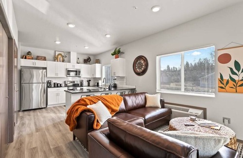 South Perry District Apartment | Brand New 2 Bed 2 Bath Near Perry District and DT!