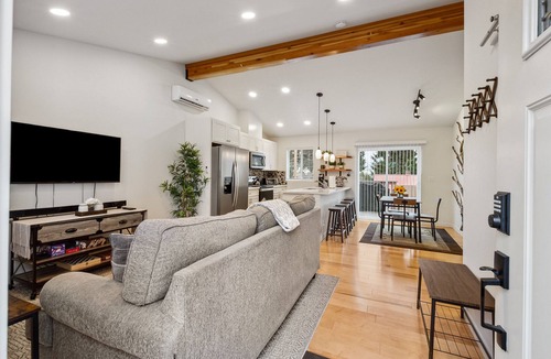 SeaTac Cottage | Brand New 2 Bed Private Getaway! Close to Airport!