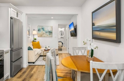 Picnic Point-North Lynnwood Apartment | Brand New Designer's Stylish 1BR Home - 1min to I5