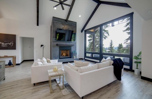 Tamarack Resort House | Brand-New Luxury Estate with Expansive Mtn Views!