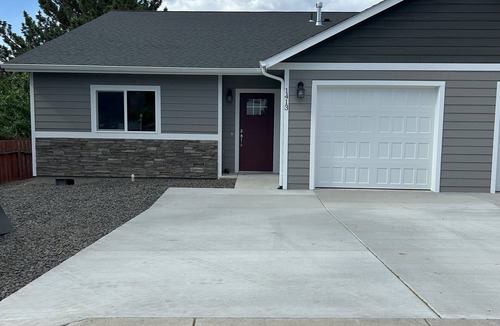 Lewiston House | Brand New Luxury Townhouse Getaway in Lewiston, Idaho!