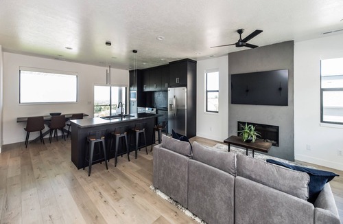 Smithfield Apartment | Brand New Modern - 1 bed 1 bath w/Sunset Views