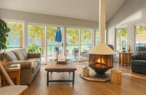 Eatonville House | Brand New Rental Ohop Oasis!