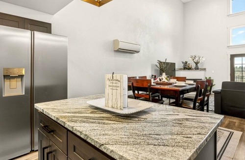 Klamath Falls Villa | Brand New Townhome in World Famous Running Y Resort