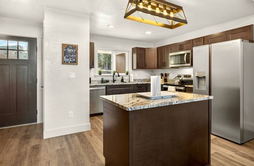 Klamath Falls Villa | Brand New Townhome in World Famous Running Y Resort