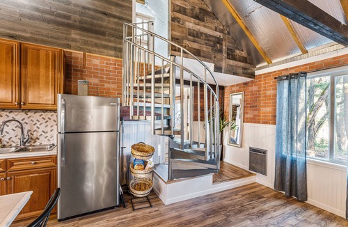 Jacksonville House | Breathtaking Applegate River Home Retreat ~ Newly Remodeled Home