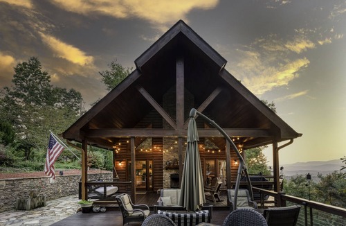 Hidden Lake Cabin | Breathtaking Blue Ridge Mountain Views and Sunset, Sleeps 8!