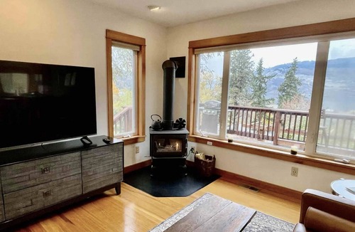 Mosier House | Breathtaking Views of the Columbia River and Syncline Hills