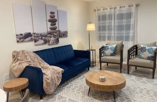 Navy Yard City House | Bremerton Retreat-30 min Fast Ferry to Seattle-Pet Friendly