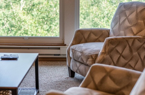 Brian Head Condo | Brian Head Ski Condo, 2 Bed, 2 Bath, Pool, Jacuzzi, Main Building, Elevator
