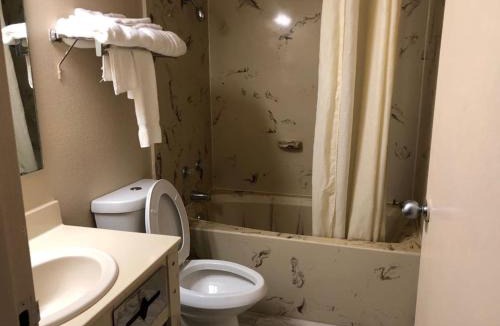 Pine Bluff Hotel | Briarwood Inn