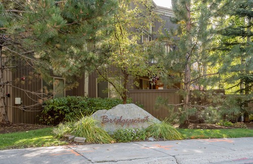 Ketchum Condo | Bridgepoint Condo 11 - Cozy Summer Getaway w/Hot Tub in Complex