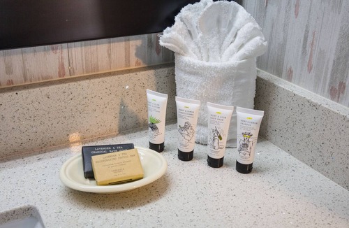 Sublimity Hotel | Bridgeway Inn & Suites Sublimity