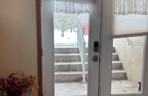 Spokane House | Bright 2-bedroom Mother-in-Law Basement unit with WiFi, AC in Nine Mile Falls