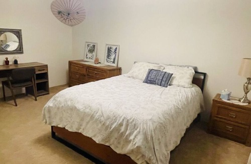 Old Farm District Bed & Breakfast | Bright 3-Bedroom Bend Retreat with AC, Large Yard Near Downtown and Old Mill