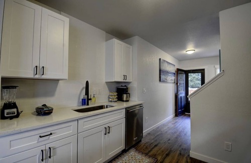 West End House | Bright & Airy 4 Bedroom Villa in North Tacoma