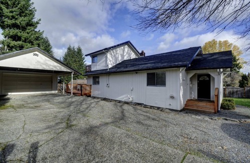 West End House | Bright & Airy 4 Bedroom Villa in North Tacoma
