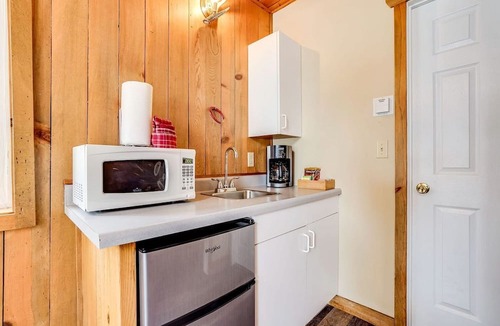 Trout Lake Cabin | Bright and Open Cabin with Huge Windows near Hood River, Washington