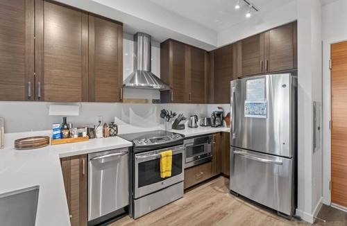 Old Ballard Condo | Bright Ballard Condo w/Modern Kitchen & Gym