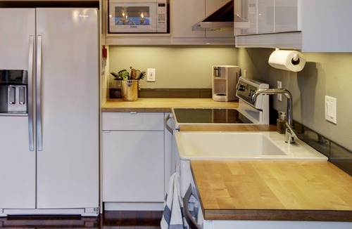 Pearl District Condo | Bright, Calm Contemporary Loft - Prime Pearl Loc.: restaurants, boutiques & more