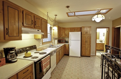 Richmond House | Bright, Cheerful & Perfectly Portland! Walk to Hawthorne and Division St.
