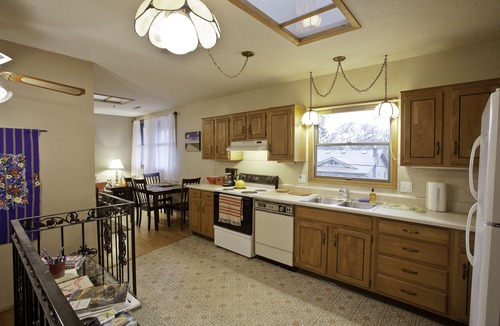 Richmond House | Bright, Cheerful & Perfectly Portland! Walk to Hawthorne and Division St.