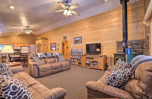 Meadow View Heights House | Bright & Cozy Duck Creek Cabin w/Grill & Fire Pit