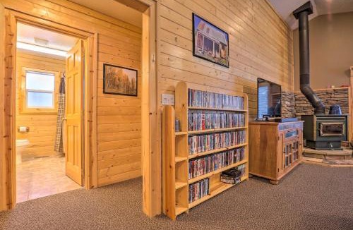 Meadow View Heights House | Bright & Cozy Duck Creek Cabin w/Grill & Fire Pit