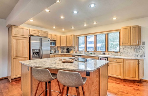 Eagle-Vail House | Bright Eagle-Vail Escape w/Deck + Mtn Views!